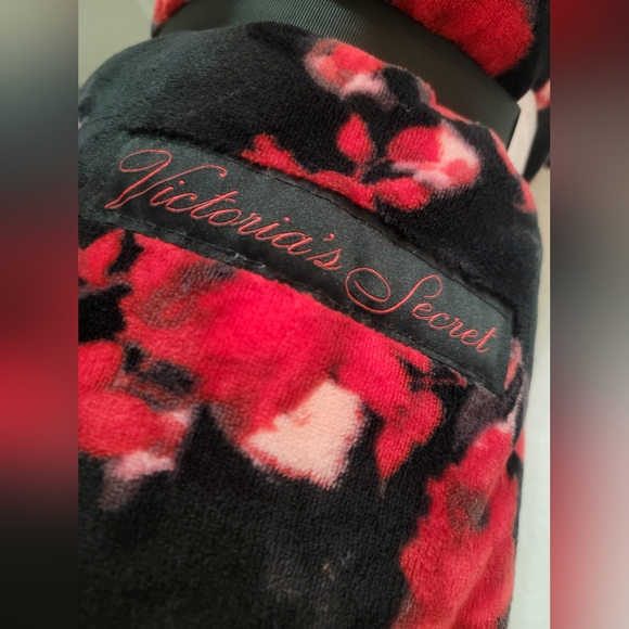 NWT Victoria's Secret Sherpa Blanket - Picture 3 of 6